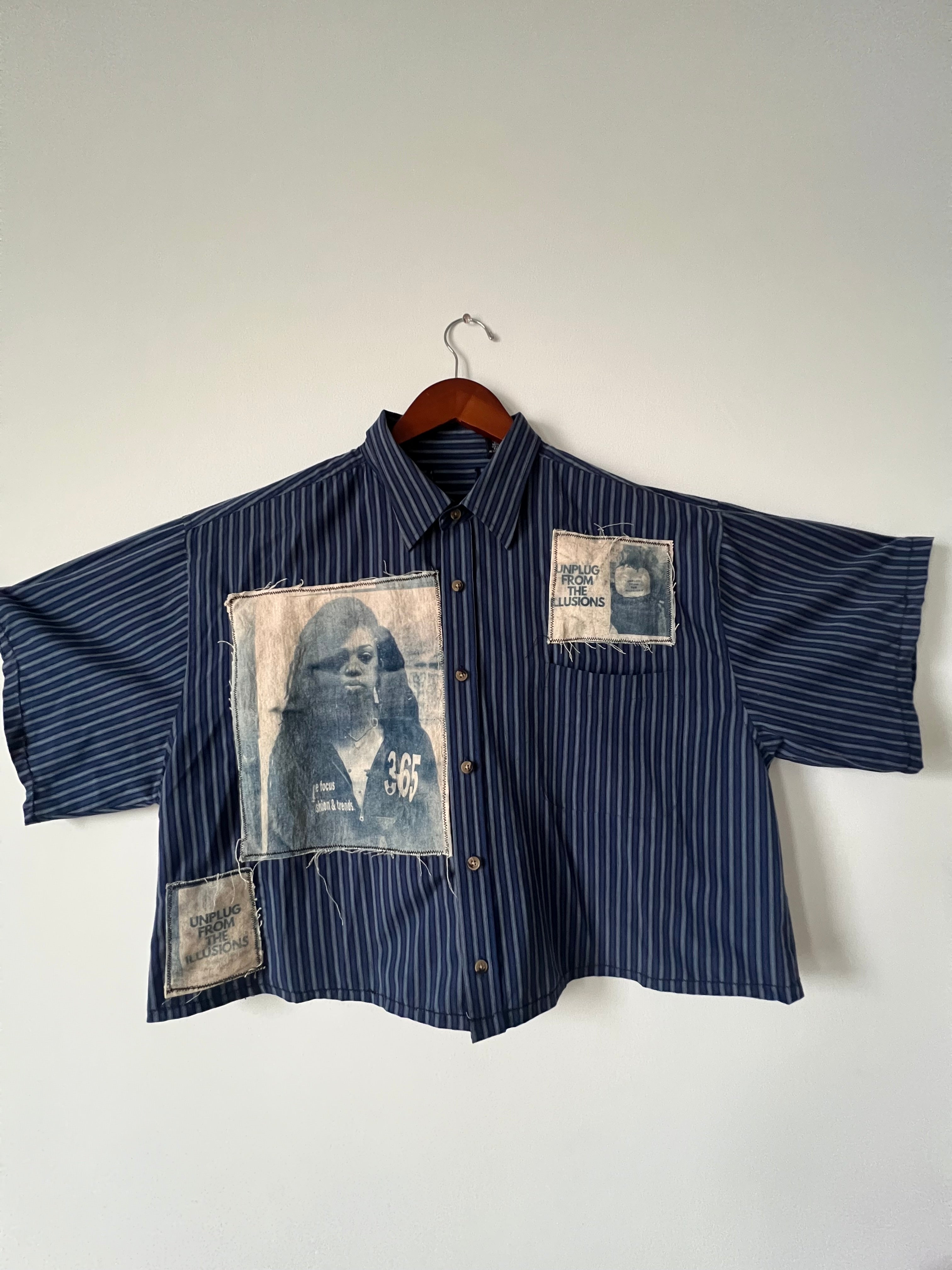 THE LEADASHA Blue CROPPED BUTTON UP