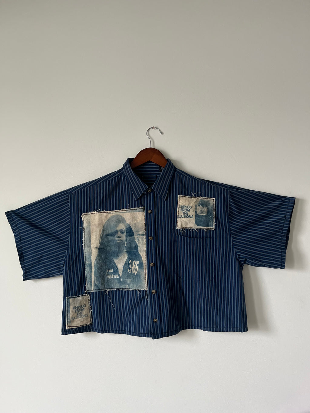 THE LEADASHA Blue CROPPED BUTTON UP